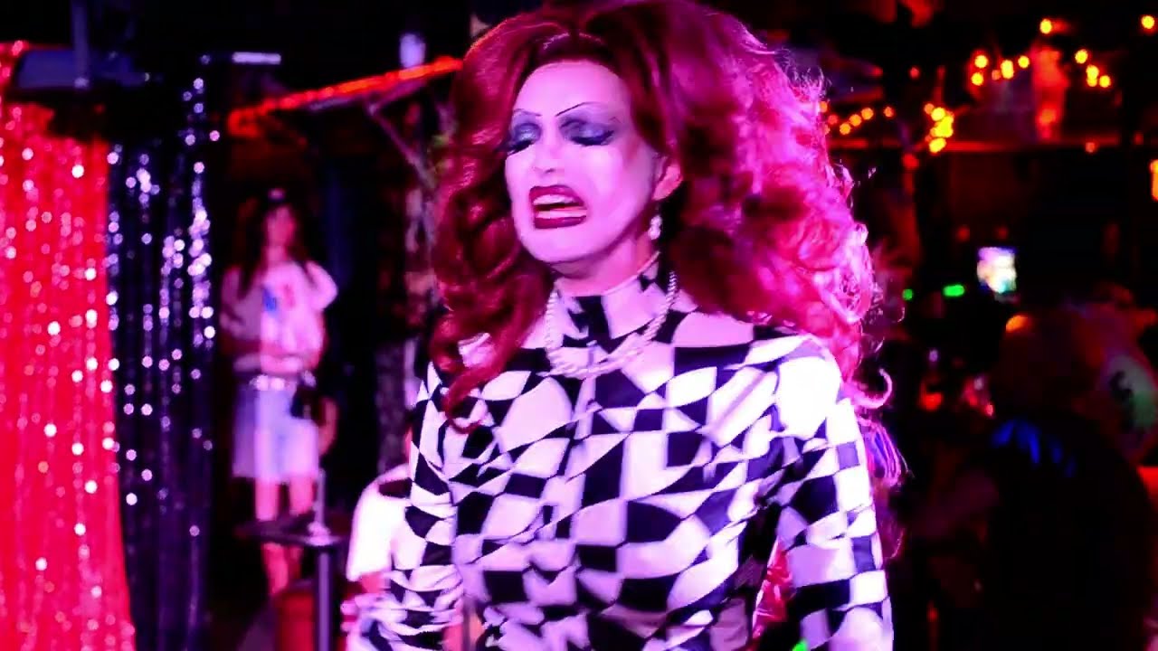 Maxine On TV - Good Luck, Babe!