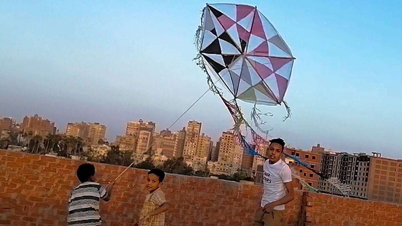 خليت ياسين ويوسف يلموا 8 طيارات بخيط واحد | اليماني صقر