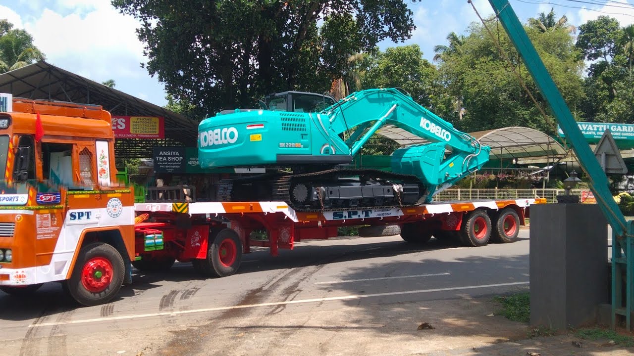 kobelco sk380 loading on a flat rack container. #kobelco #sk380 #heavyequipment #shipping