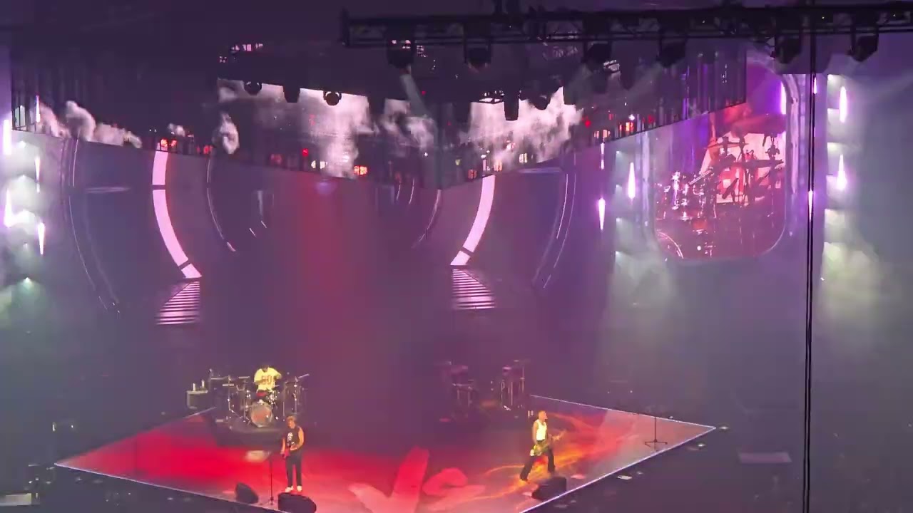 Busted - Air Hostess (Busted VS McFly, Live @ The O2 Arena, London | 20/09/25)