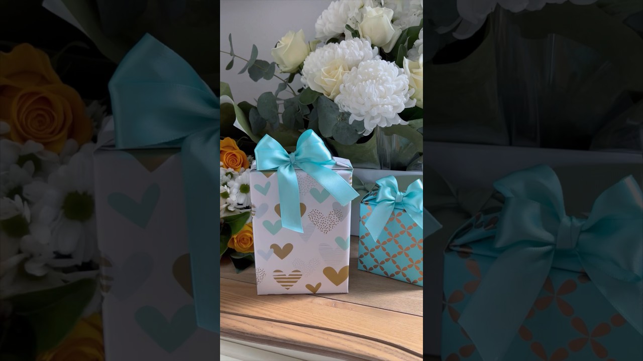 How to wrap a gift with a handle #giftideas #giftbox #giftwrapping