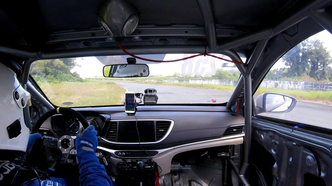 GAC Motor GA4 gets loose on the grass!