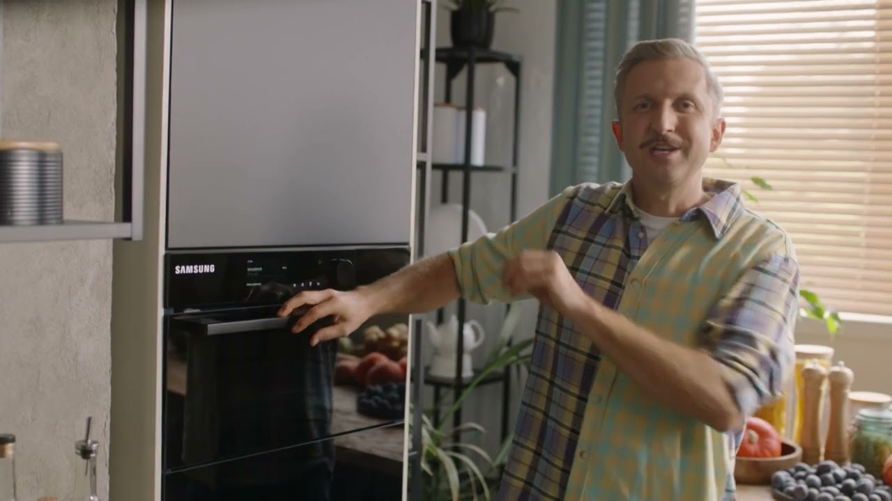 Pikantny, chrupiący kurczak z piekarnika podawany razem z batatami | Samsung Polska