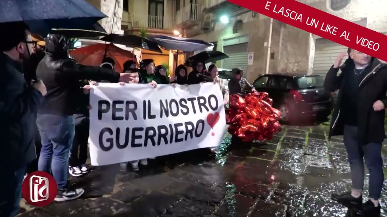 Nola si ferma per il piccolo Domenico: fiaccolata, lacrime e preghiere in Duomo