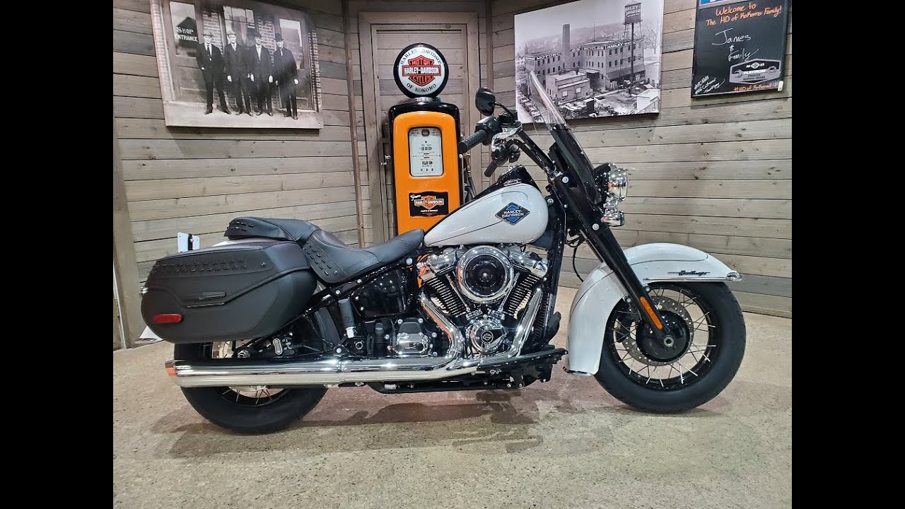 2025 Harley-Davidson Softail Heritage Classic FLHC - White Onyx Pearl.