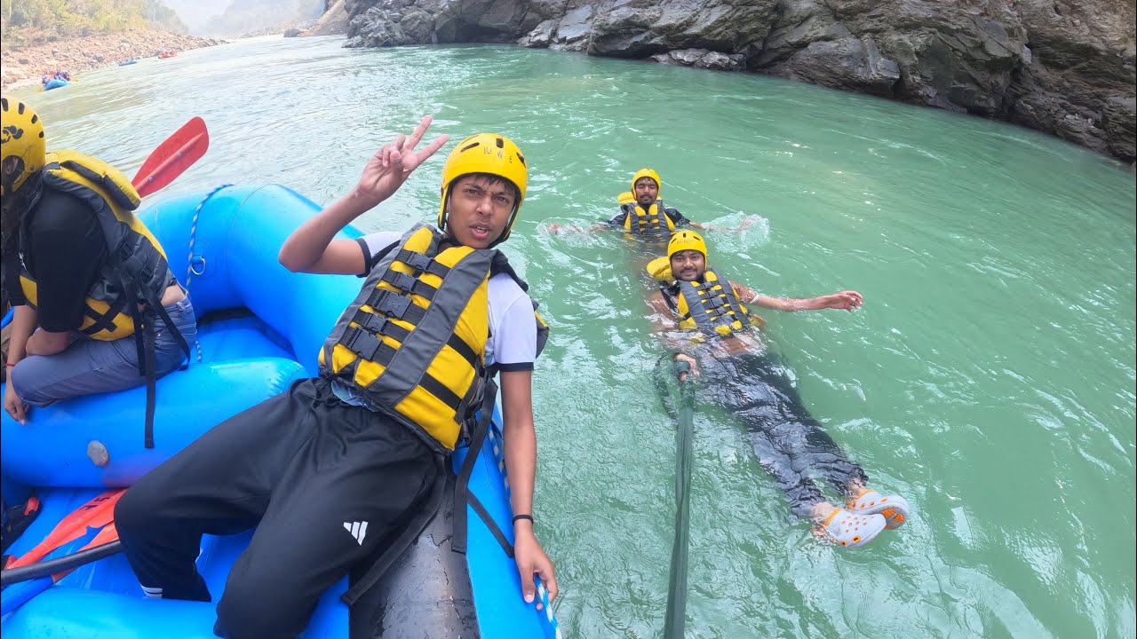 Rafting m boat se fekh diye🥶