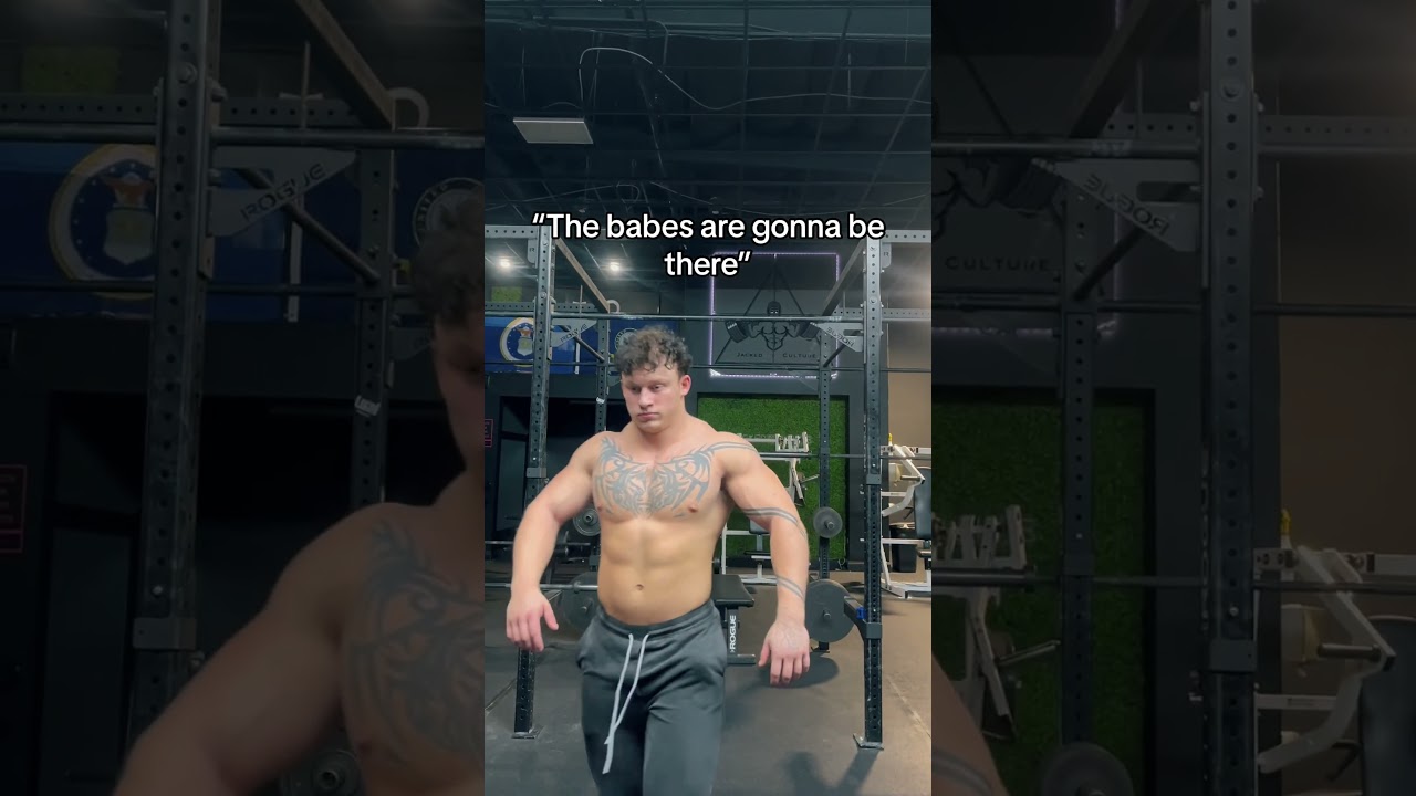 Bouta fly into their nest #latman #wings #flock #birds