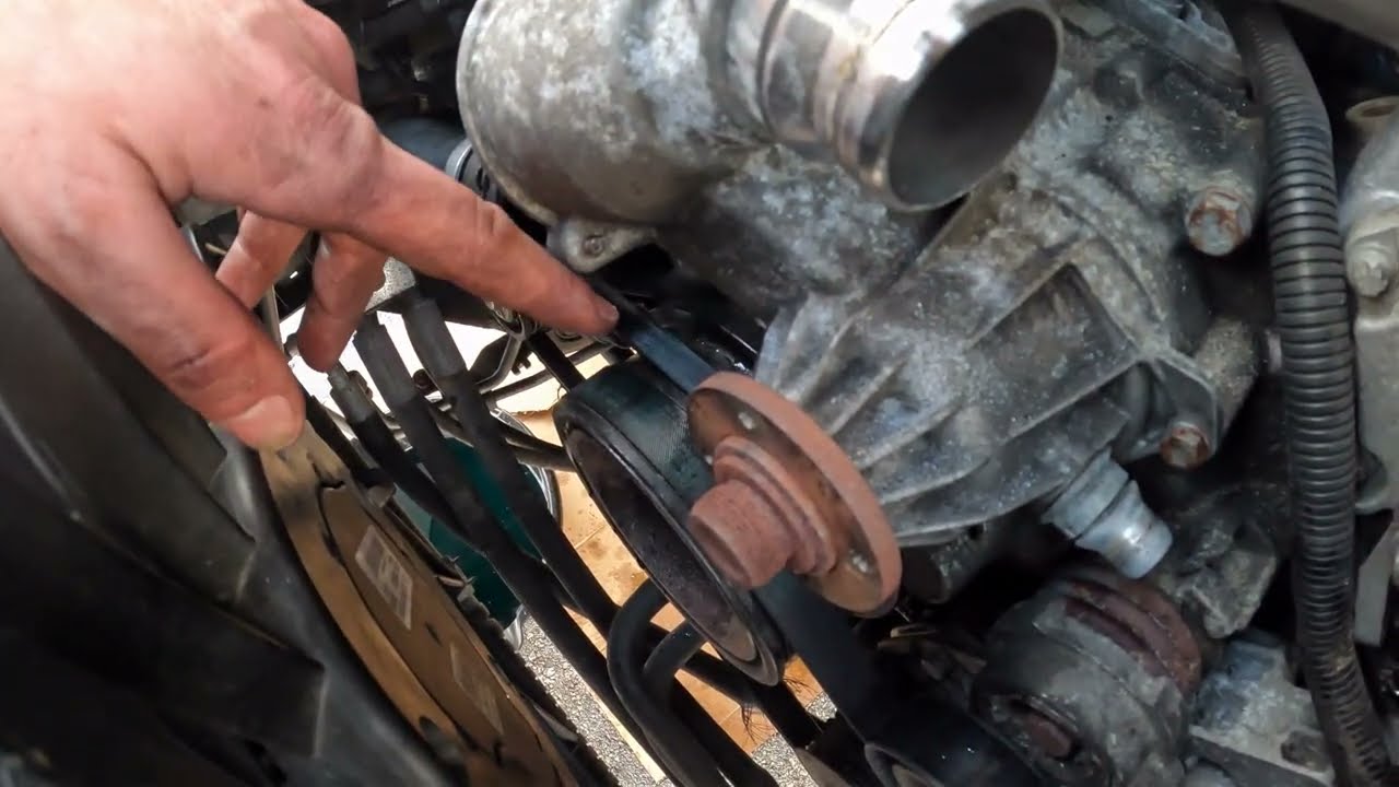 Замена термостата/водяного насоса на BMW 645CI 2005 года выпуска.