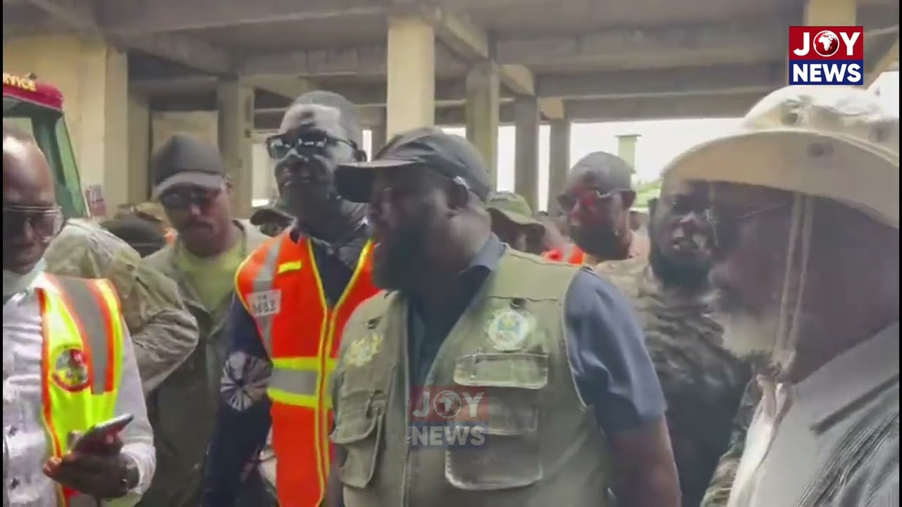 Accra Mayor on the grounds as fire guts parts of Kwame Nkrumah Circle