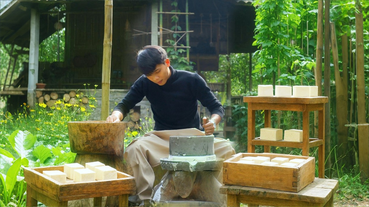 Making Tofu the Traditional Way – Preserving Its Pure, Natural Flavor.