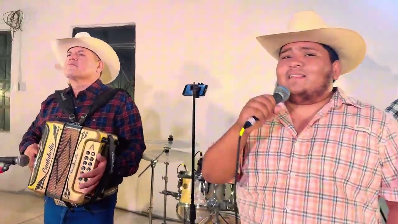 Los Del Coronel - En Esta Soledad (En Vivo)