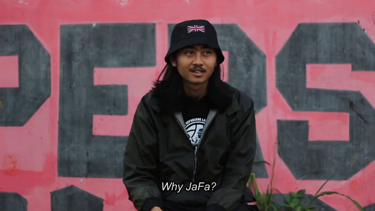 Ber-Tandang - Documentary Potret of The Jakmania (English Subtitles)
