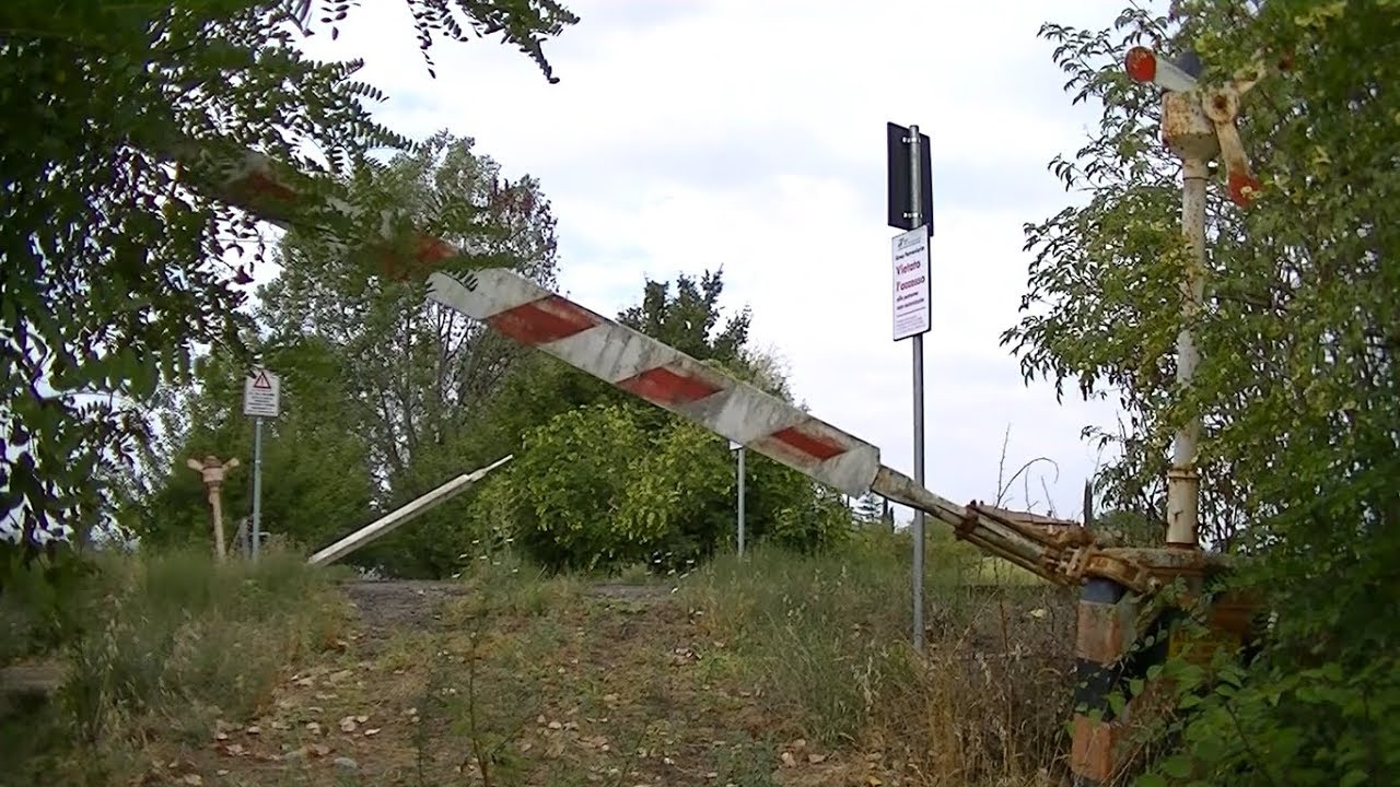 Spoorwegovergang Montepulciano (I) // Railroad crossing // Passaggio a livello