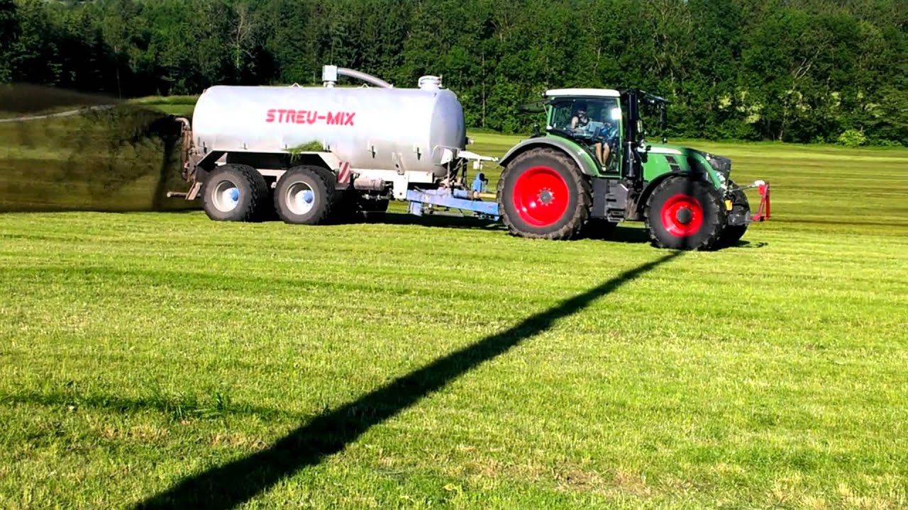 Fendt Vario 724 SCR mit Streu-Mix 16500l PTW