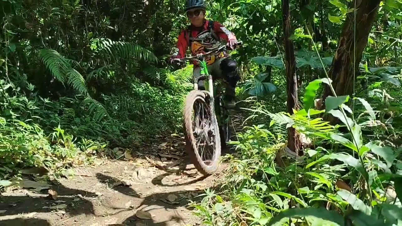 Gowes Blusukan XC hingga Enduro Ringan bersama teman-teman. No Music No Dialog Just Nature Sound 