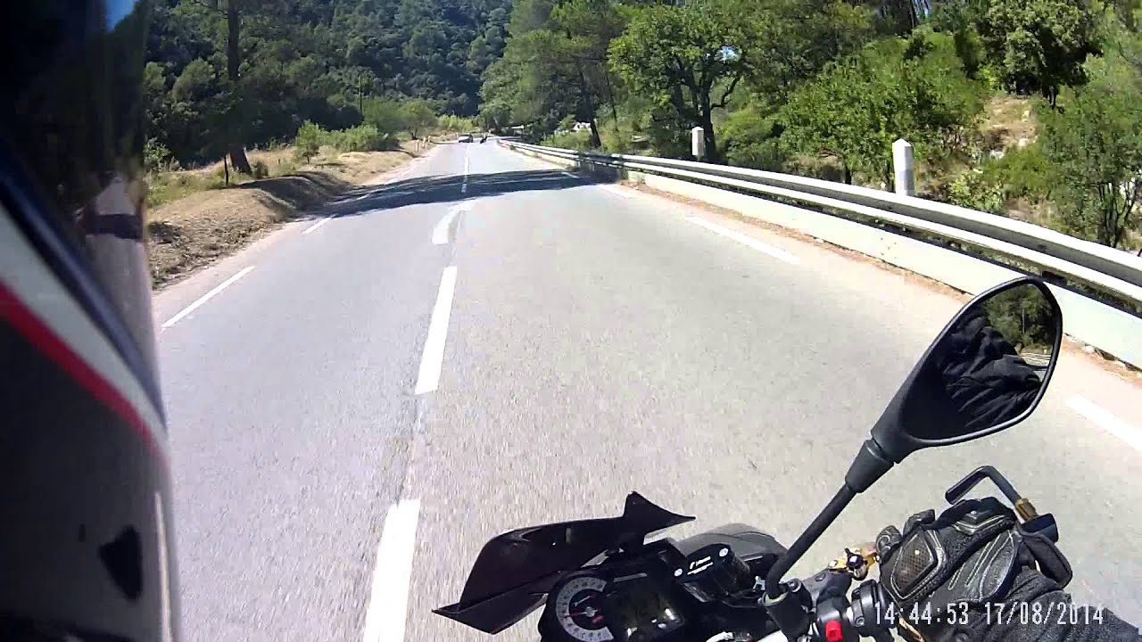Aprilia Tuono V4R APRC - agressive riding