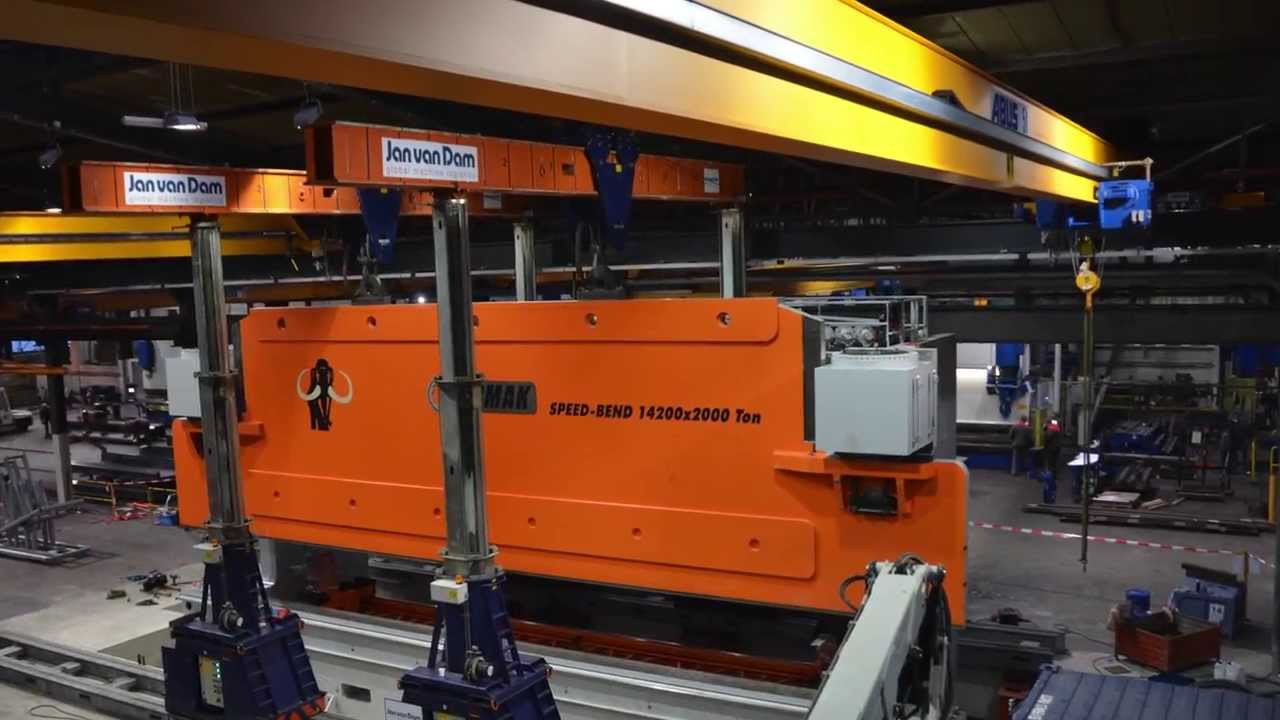 Jan van Dam Machinetransport - Construction of a 2.000 ton pressbrake