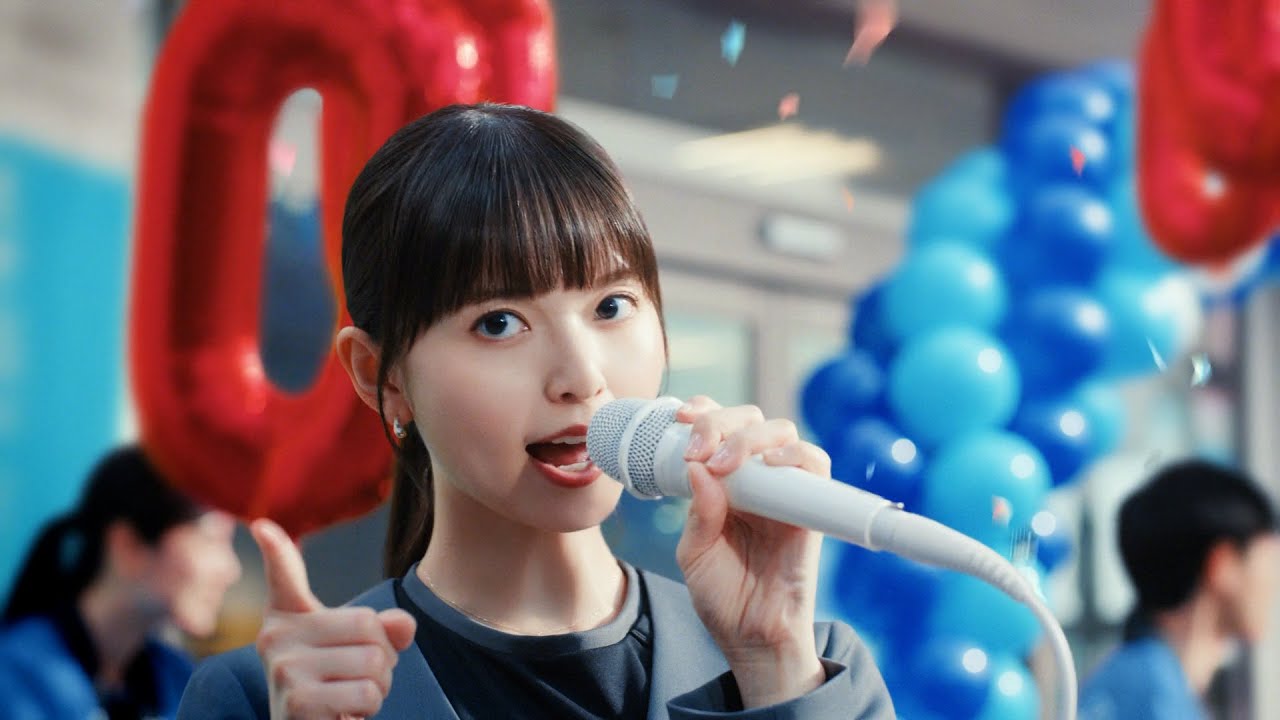 齋藤飛鳥、シブがき隊の名曲「NAI・NAI 16」替え歌を熱唱!?反町隆史と夢の初共演　新テレビCM「スマホデビュー祭」篇