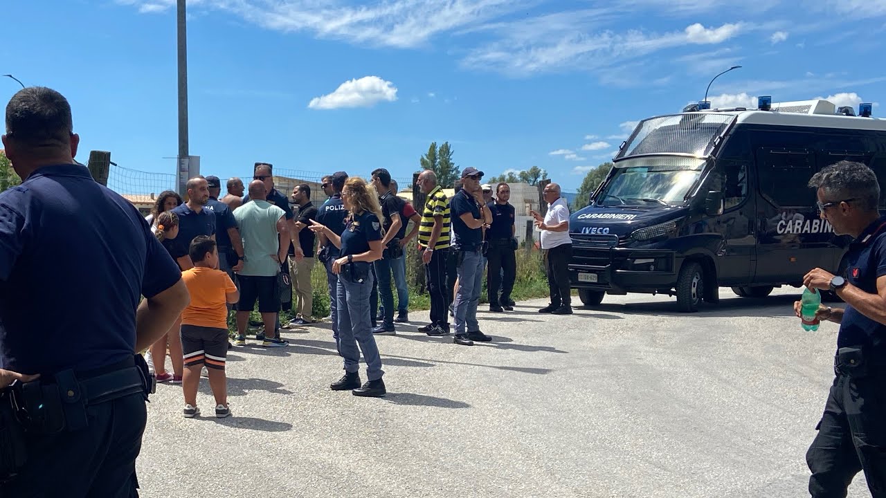 Ritiro Napoli, grave lite tra un tifoso e gli steward nei Distinti: interviene la Polizia