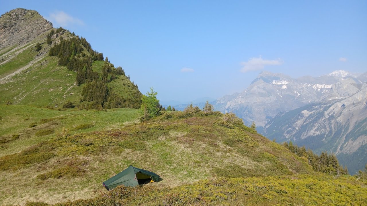 From wooded hills to snowy mountains. Hiking 4 weeks in the Alps from France to Switzerland.