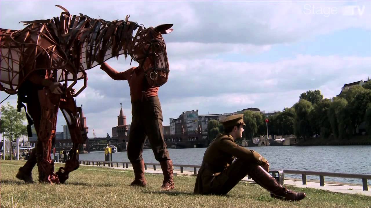 WAR HORSE-Star Joey erobert in Berlin die Herzen von Groß und Klein