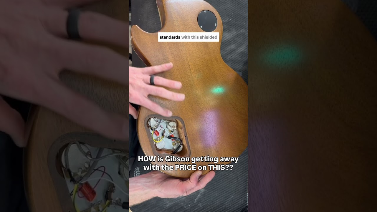 How is Gibson getting away with the price on this? #guitartech #lespaul  #greenie #kirkhammett