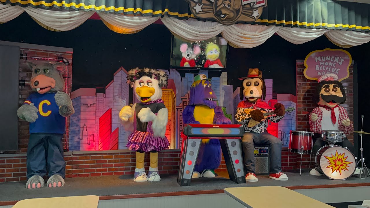 Chuck E Cheese - Hicksville NY - Merry Christmastime