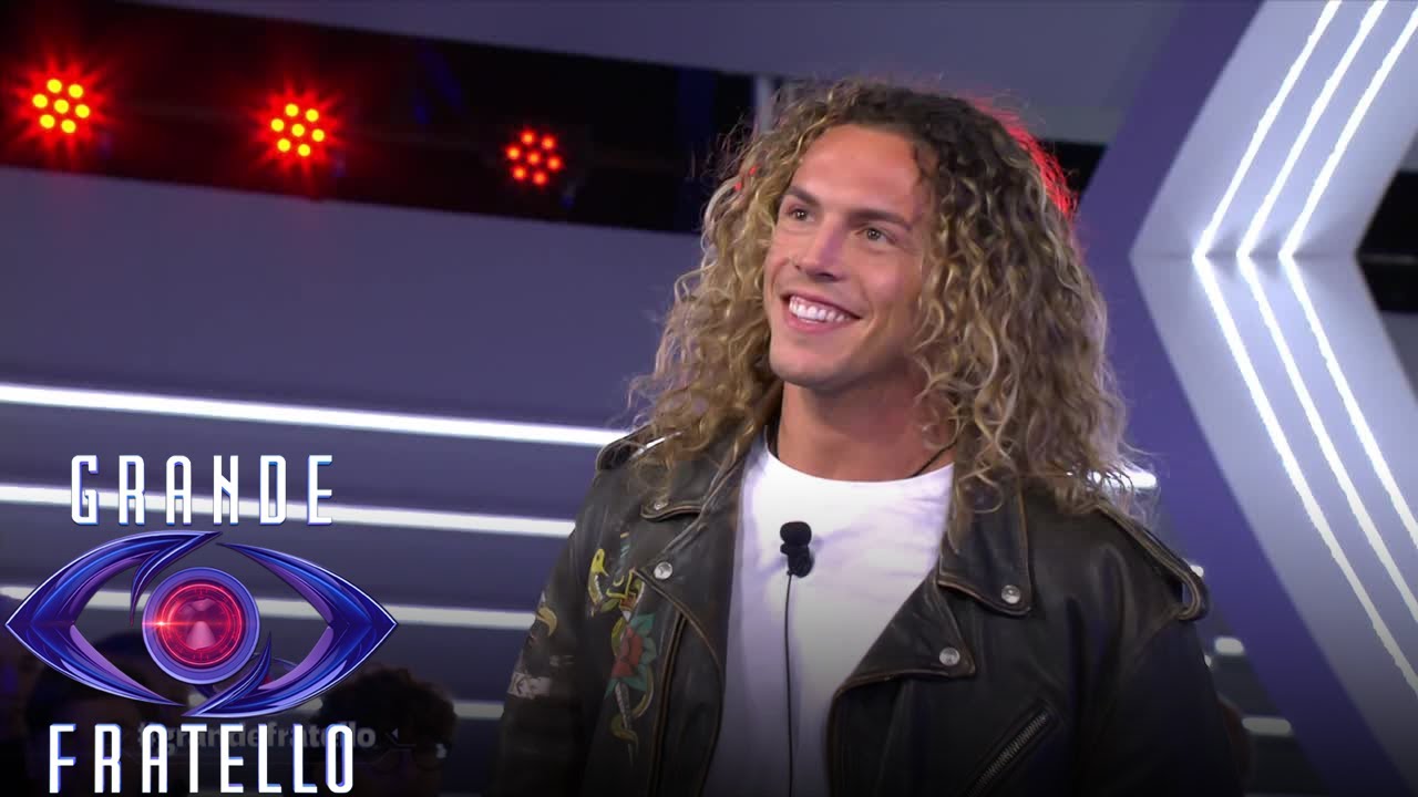 Grande Fratello - L'arrivo in moto di Luca Giglioli