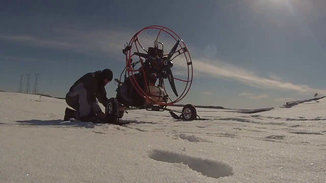 Paramotor on skies?! Final days of Ice flying