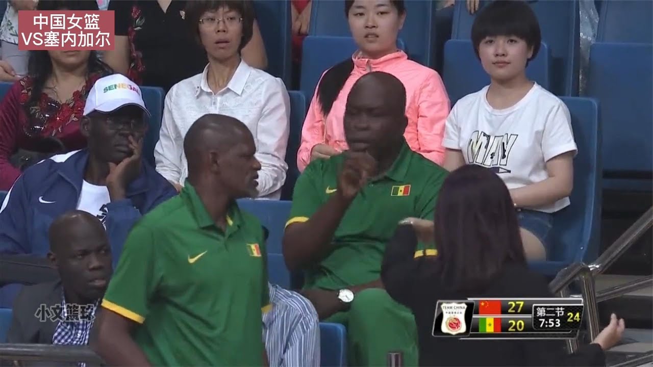 闻所未闻！黑人教练居然要揍裁判？女篮姑娘和观众看的目瞪口呆！