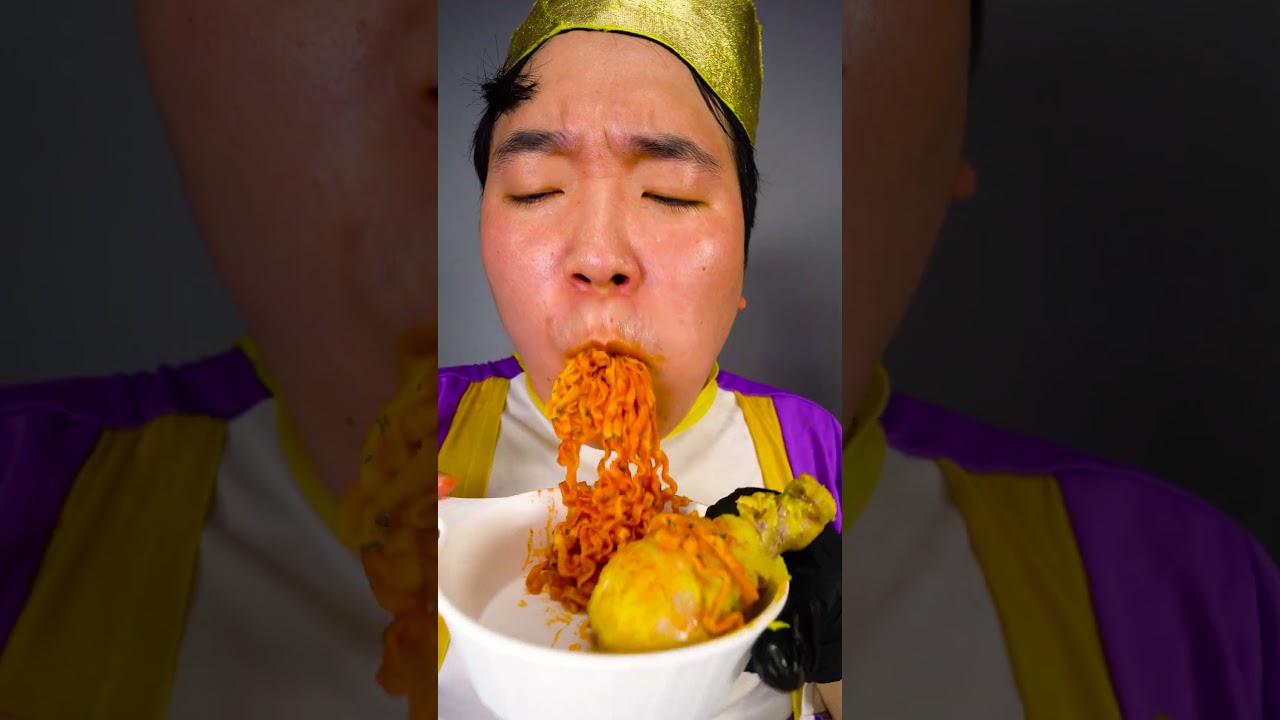 огненная лапша, острая еда случайным образом Mukbang ASMR  3 #shrots