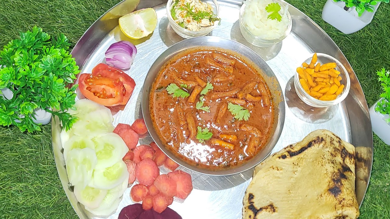 झणझणीत आणि चमचमीत खानदेशी स्टाईल शेव भाजी