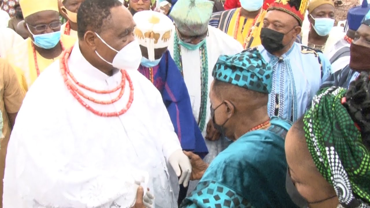 OBA LAMIDI ADEYEMI SURPRISE GABRIEL IGBINEDION ON HIS 87TH YEARS BIRTHDAY PARTY IN BENIN CITY