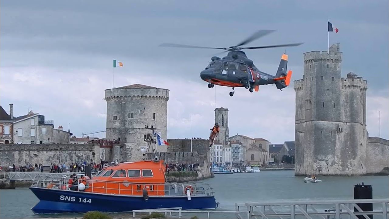 D&eacute;monstration d'h&eacute;litreuillage Dauphin marine & SNSM la Rochelle
