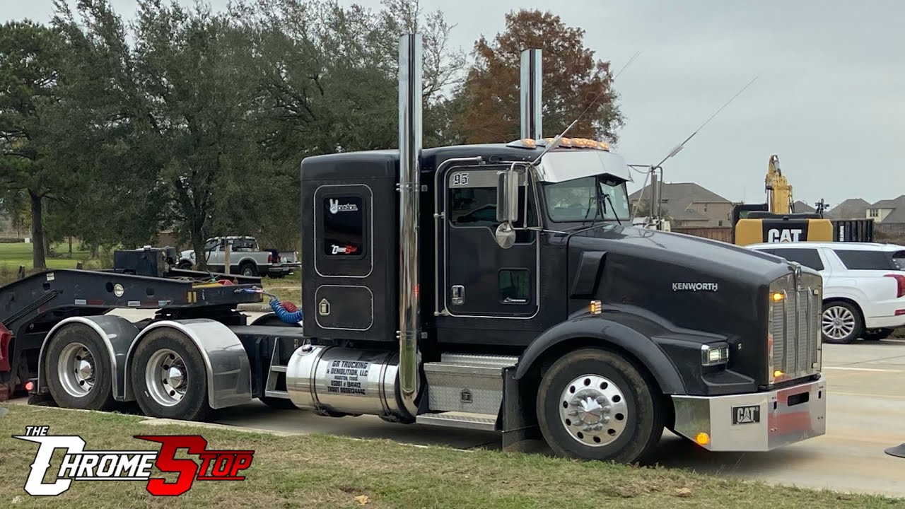 Kenworth gets NEW 8” trux exhaust kit installed