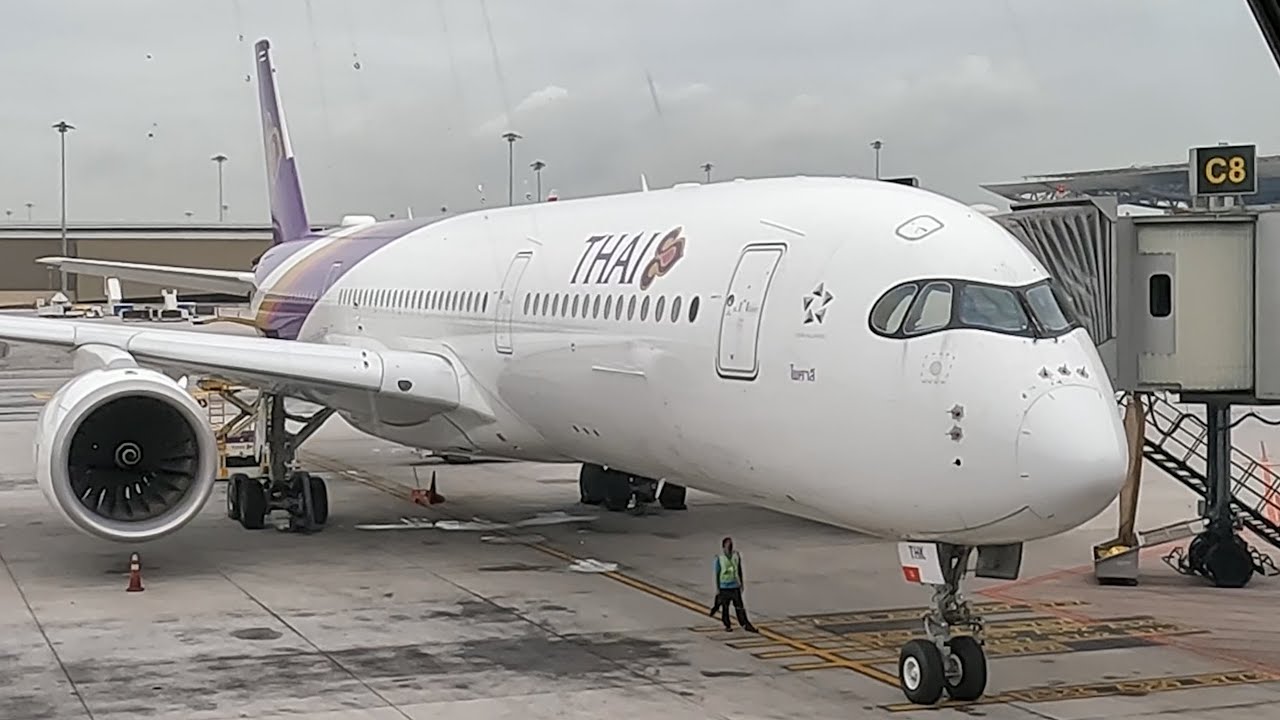 Обзор полета бизнес-классом на самолете A350-900 авиакомпании Thai Airways из Бангкока на Бали.