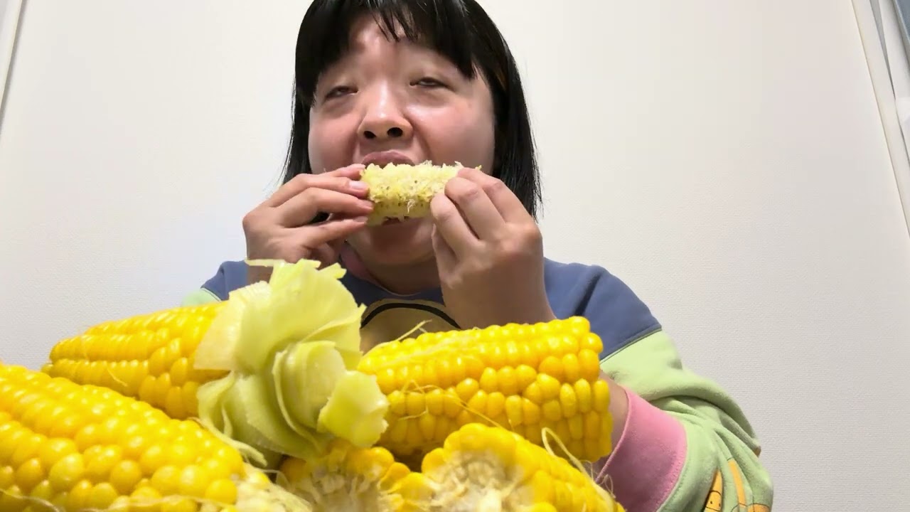 夕飯はとうもろこし🌽