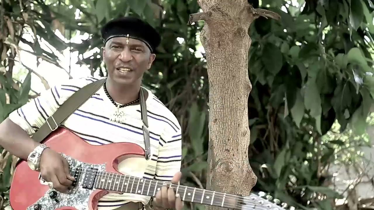 MUKOBWA mwiza  Cover Safari Isaac