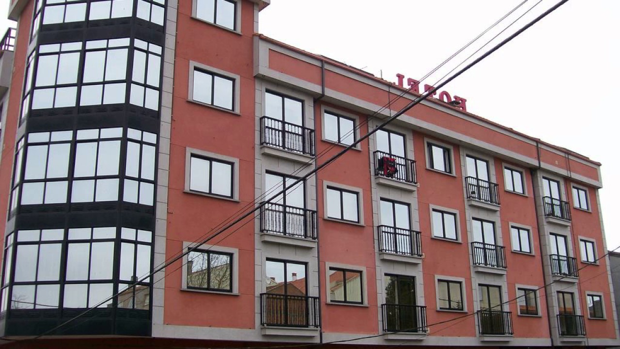 Hotel Restaurante Ponti&ntilde;as - Lal&iacute;n - Spain