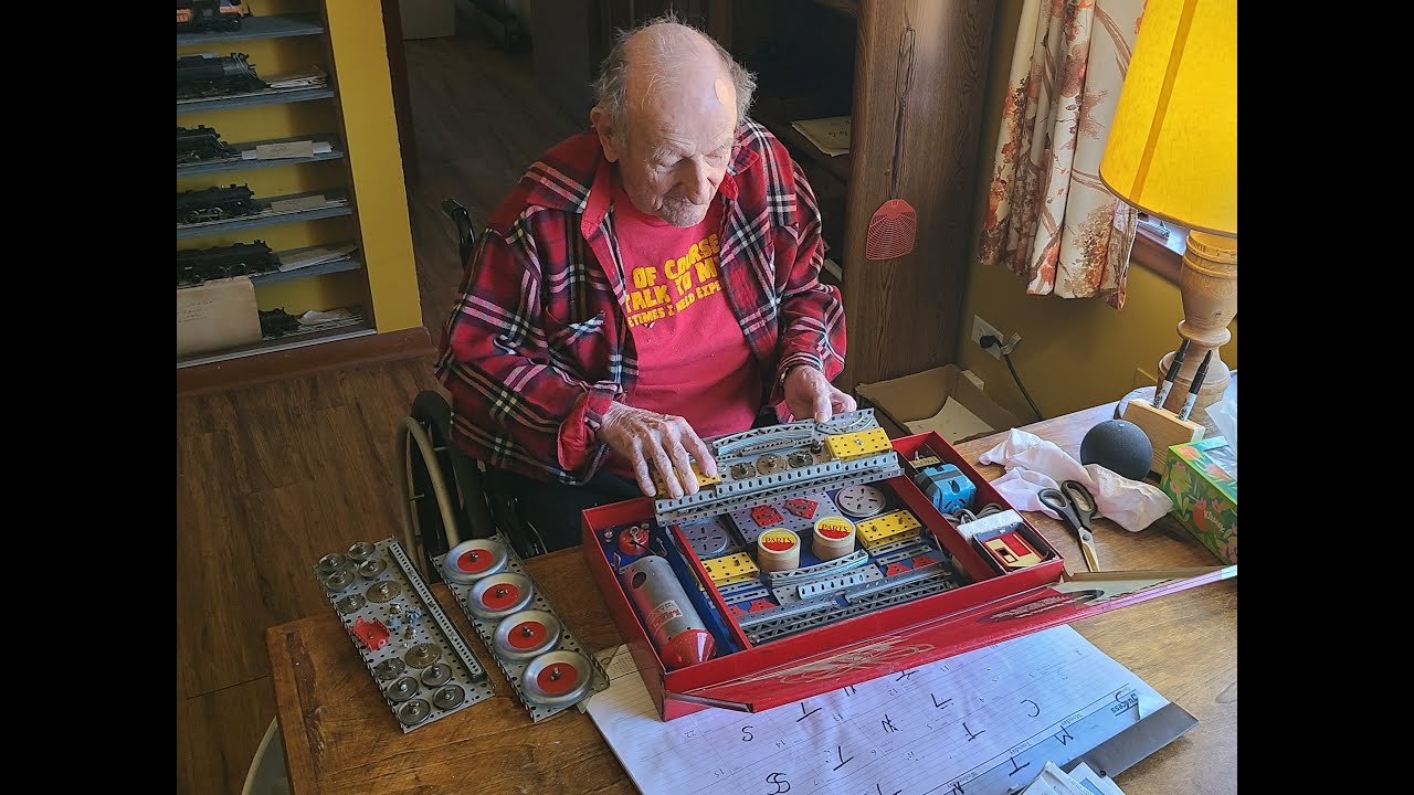 1957 AC GILBERT 8 ½ ALL-ELECTRIC ERECTOR SET