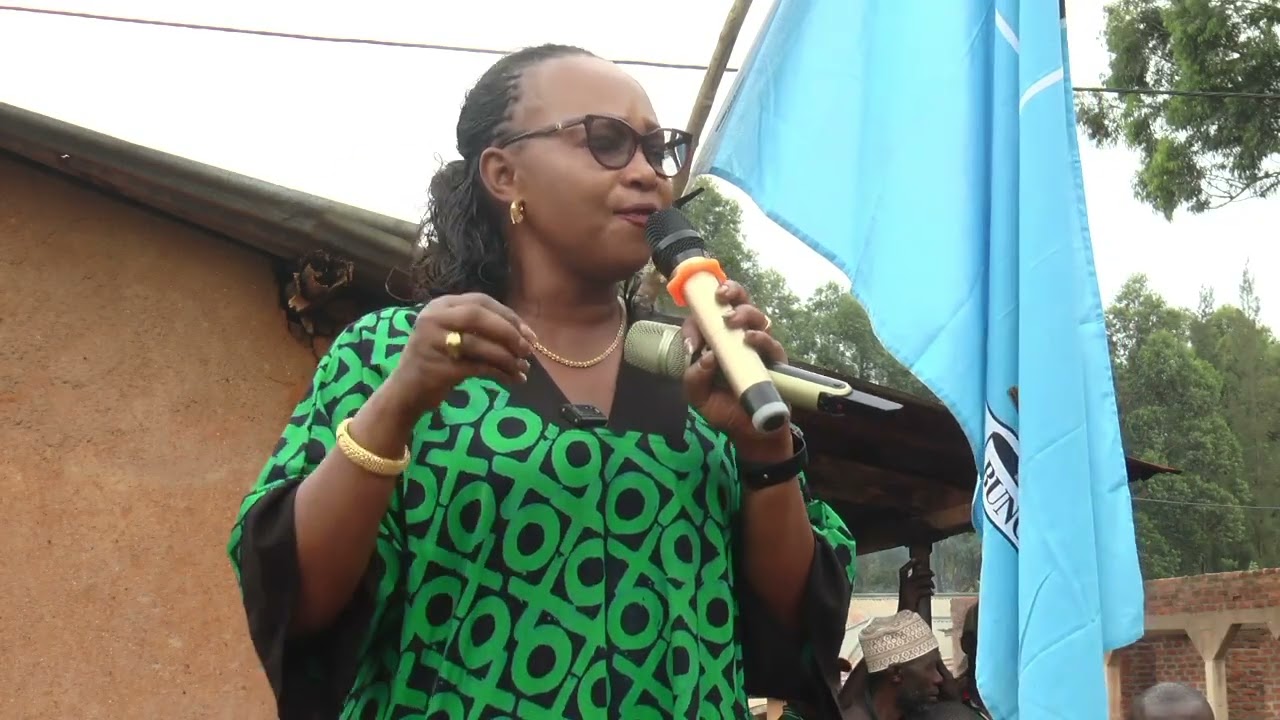 MBUNGE MATIKO AFUNGUKA MKUTANO WA HADHARA KENYAMANYORI.