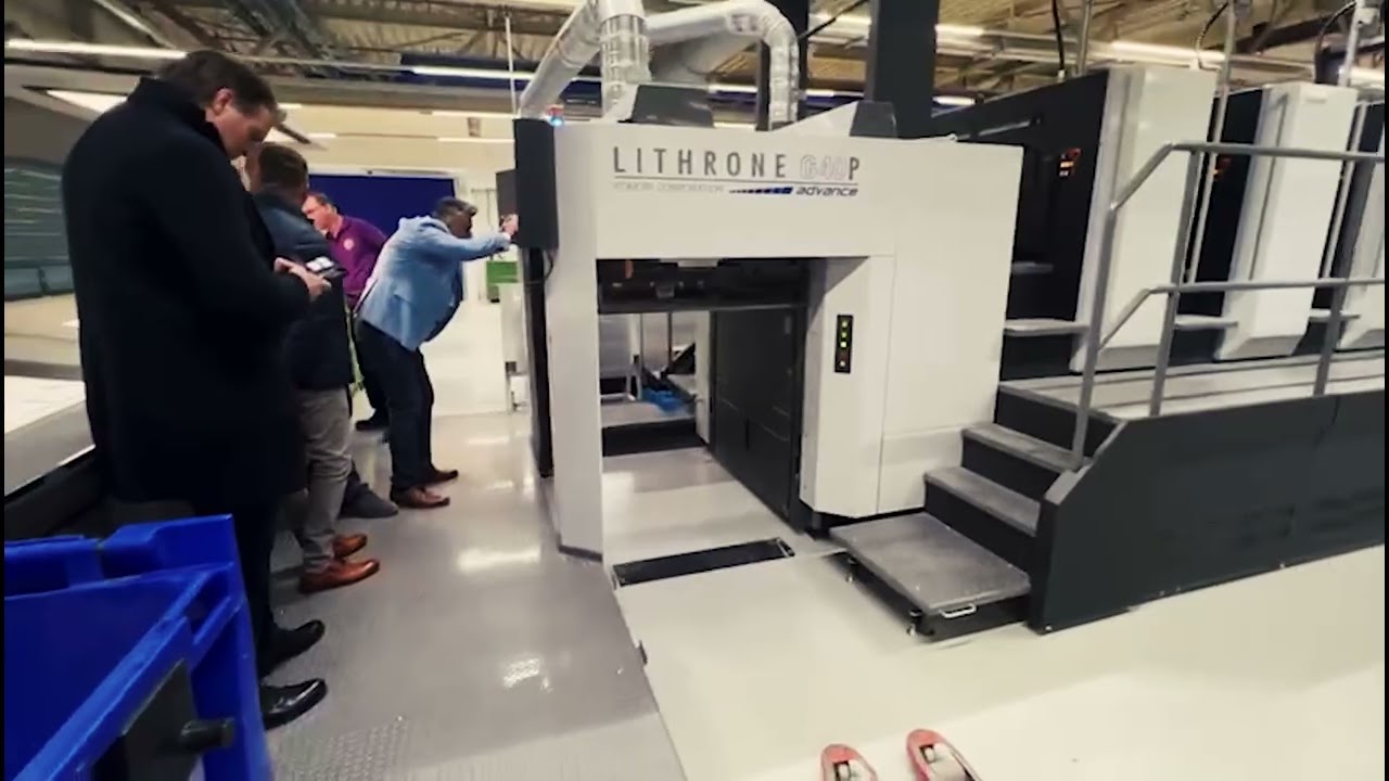 Imprenta offset Komori G40P ADVANCE en producción real.