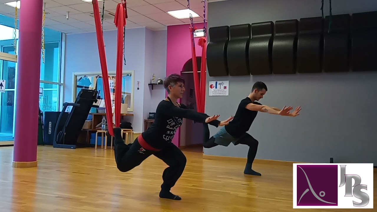 Total Body , esercizi con l'amaca insieme agli istruttori  Viviana Fabozzi e Federico Severi .