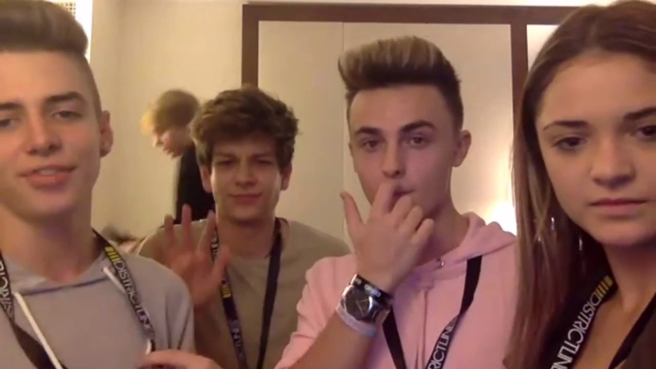 Zach, Mark, Jonas, Luna, Nathan Playing Never Have I Ever + Grinding 9/2/16 YouNow at PLAY