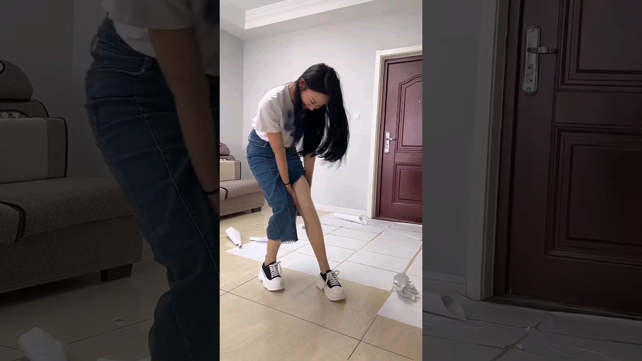 Girl feet stuck to the floor 😜😇 #engagingshorts #prankshorts #viralpranks