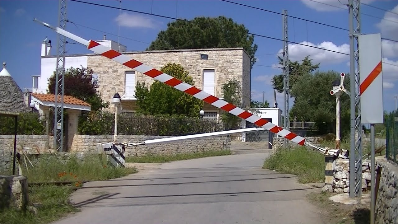 Spoorwegovergang Castellana Grotte (I) // Railroad crossing // Passaggio a livello