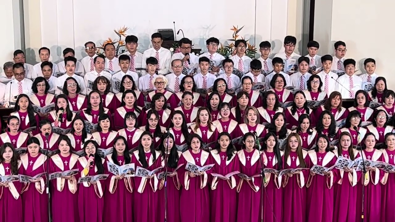 Kỷ niệm 100 năm hội thánh nha trang ca đoàn tôn vinh Chúa.