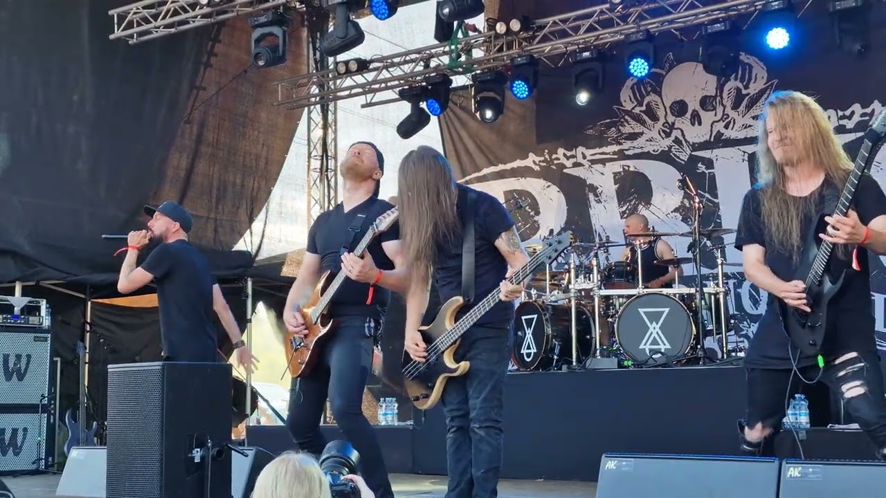 Bloodred Hourglass - Drag me the rain @Dark River Festival