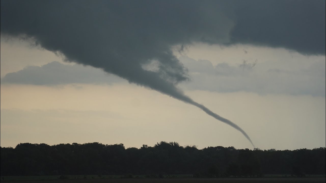 DANGEROUS TORNADO OUTBREAK POTENTIAL IN IOWA/ILLINOIS: LIVE STORM CHASER