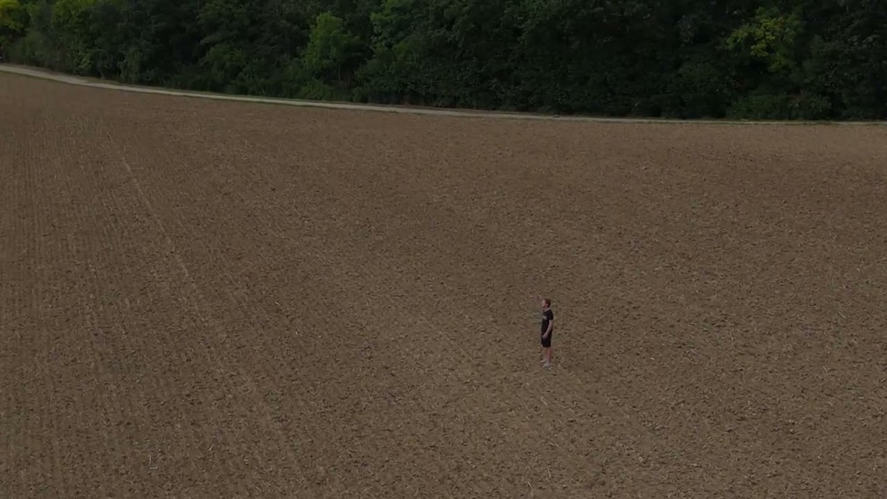 SELBSTBIDLNIS MIT DROHNEN IN WEINVIERTEIL, DER WÜRFEL 2